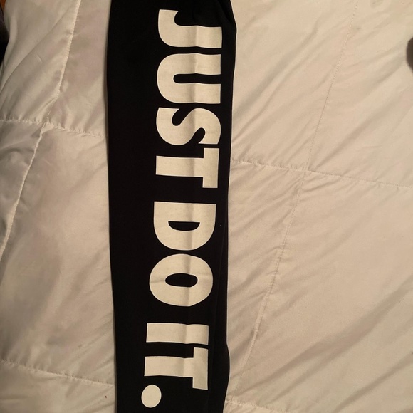 Nike Women's Black and White Leggings - Picture 4 of 4